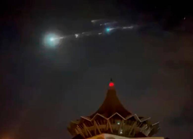 El elemento se habría desintegrado antes de impactar con la tierra. FOTO CAPTURA DE PANTALLA