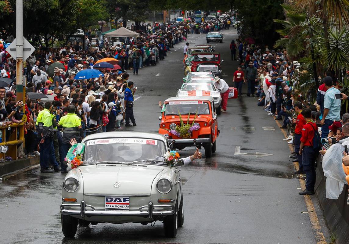 Aunque son muchas las familias que llevan participando del desfile desde hace años, en esta versión 140 autos desfilaron por primera vez. Foto: Manuel Saldarriaga
