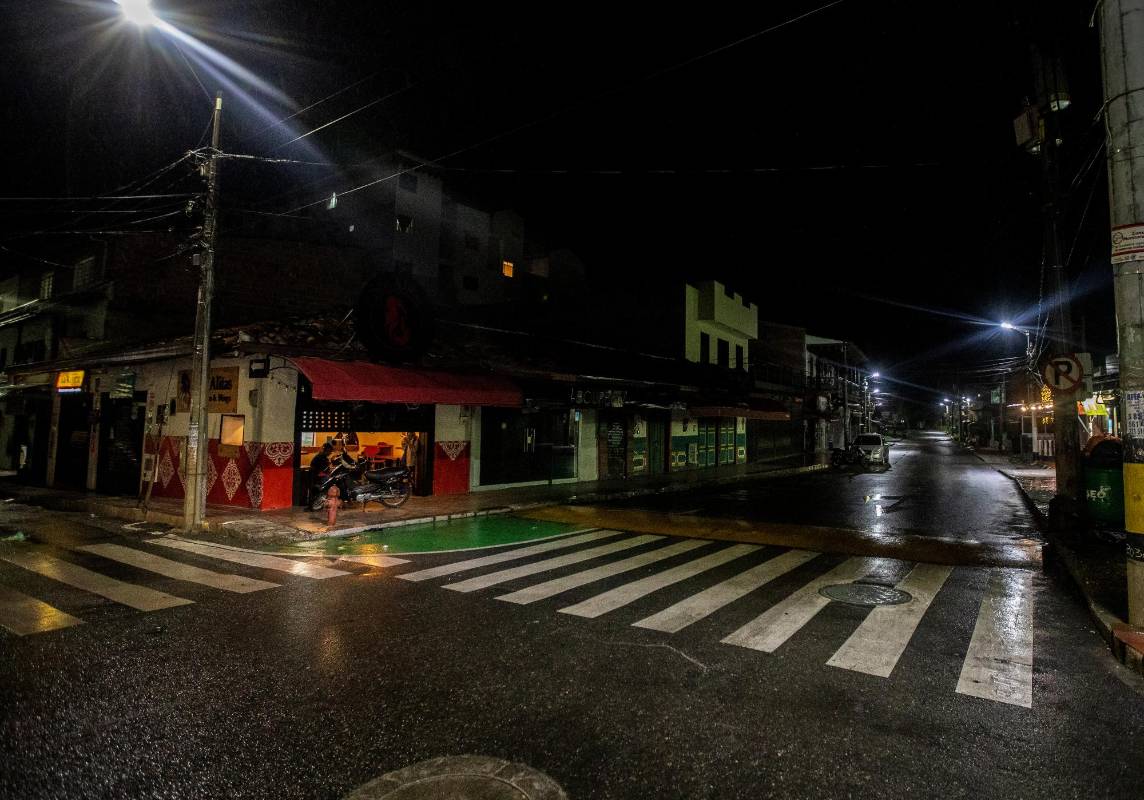 Toque de queda nocturno en el municipio de Rionegro. Foto: Camilo Suárez