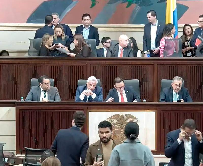 Las Comisiones Económicas de Senado y Cámara debatieron el proyecto de Presupuesto para el año 2027. Una propuesta del Pacto Histórico de fijar el monto de $596,6 billones fue derrotada. FOTO tomada de YouTube