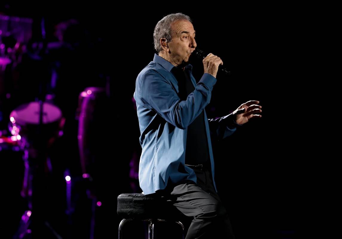  “Bienvenidos a una noche de música y encuentro, un encuentro que se ha hecho de rogar, pero ya estamos aquí, gracias Medellín”, fueron sus primeras palabras. Foto: Manuel Saldarriaga Quintero.