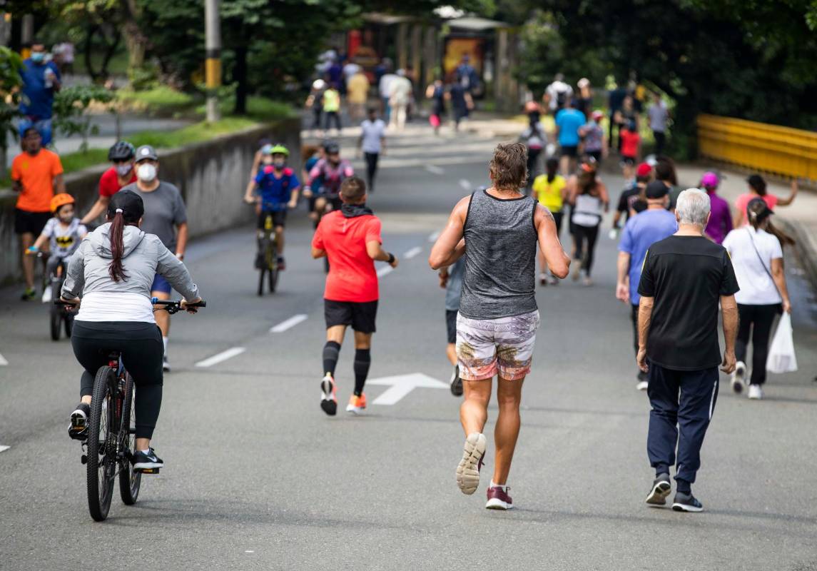 Regular la velocidad, teniendo encuenta que hay otros usuarios en la vía. Foto: Manuel Saldarriaga Quintero