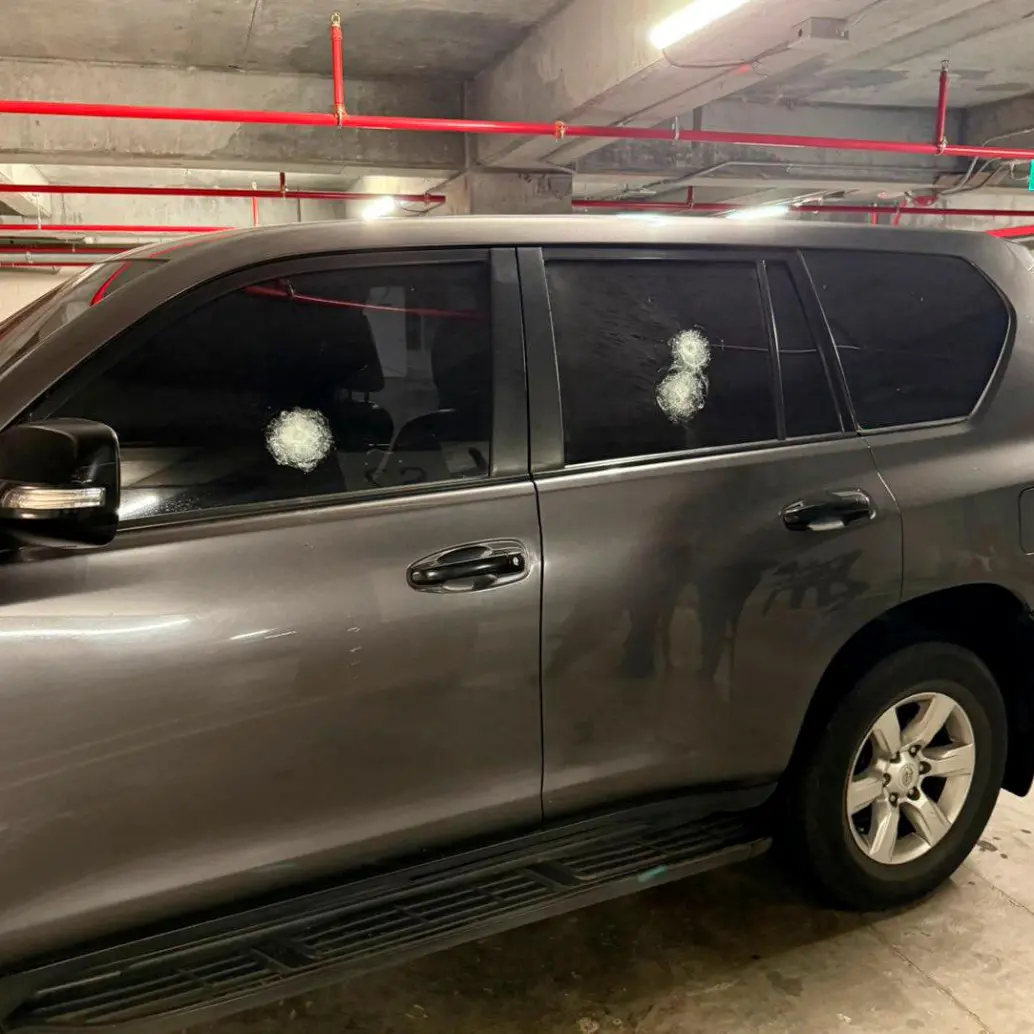 En esta camioneta iba la candidata María Bolívar Maury, cuando le dispararon desde una moto en La Apartada, Córdoba. <b><span class="mln_uppercase_mln"> </span></b>FOTO<b><span class="mln_uppercase_mln"> cortesía</span></b>