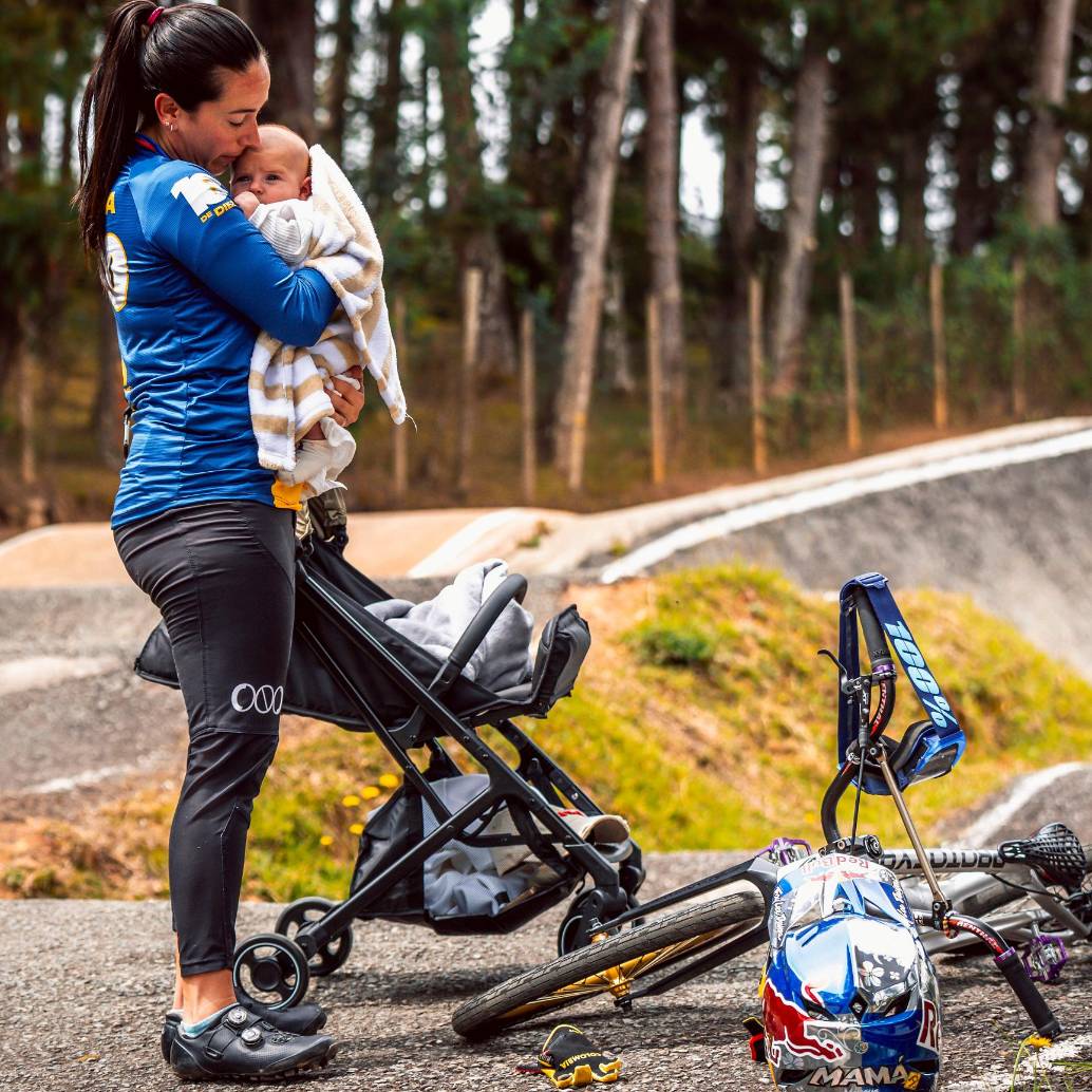 Mariana Pajón y su Théo, su gran motivación ahora para seguir dejando huella en el bicicrós mundial. FOTO Felipe Cano @pipecano_photo