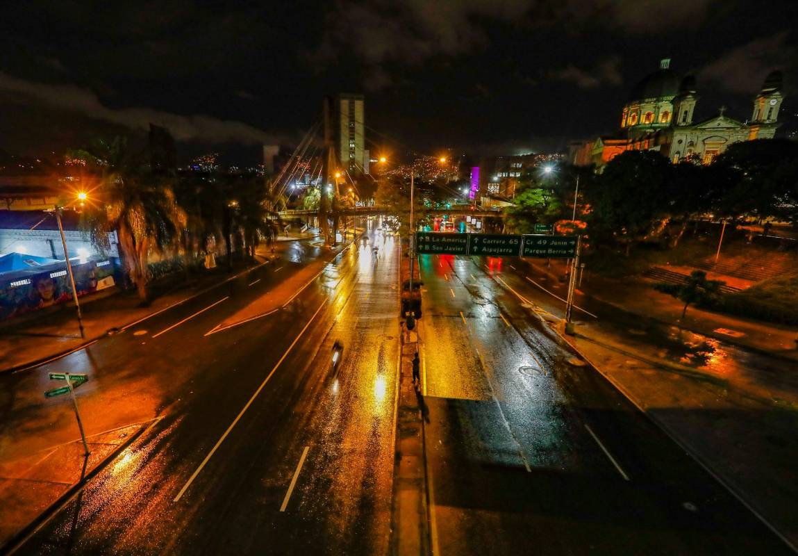 En el Valle de Aburrá la medida del toque de queda es a partir de la las 8:00 p.m. hasta las 5:00 a.m. Se extenderá hasta el 19 de abril. Foto: Manuel Saldarriaga Quintero.
