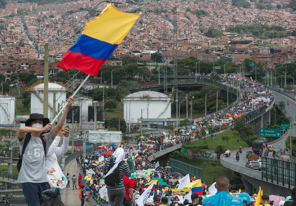 La movilización en Medellín recorrió varias comunas. FOTO: Manuel Saldarriaga