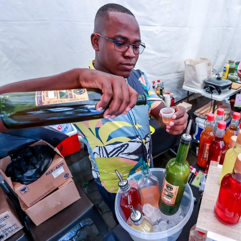 La quinta edición de A media caña, la feria de Comfama sobre bebidas tradicionales, tendrá programación durante dos días. FOTO: Manuel Saldarriaga.