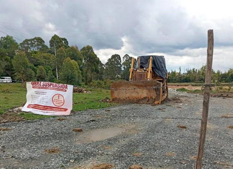 La Alcaldía de Rionegro puso un sello para anunciar su orden de que se deben suspender los trabajos en el lote de Aromas de Colombia. FOTO: CORTESÍA