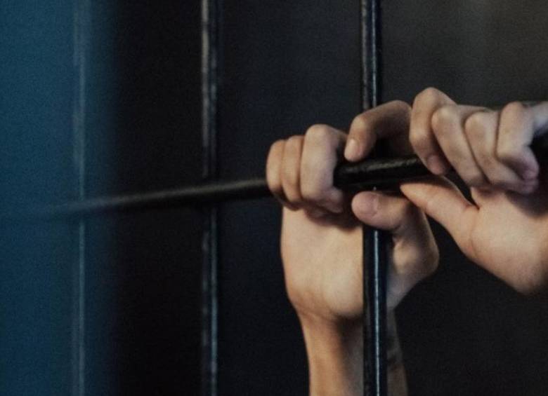 Tras ser capturado, el hombre de 23 años fue enviado a la cárcel. FOTO: Twitter Fiscalía