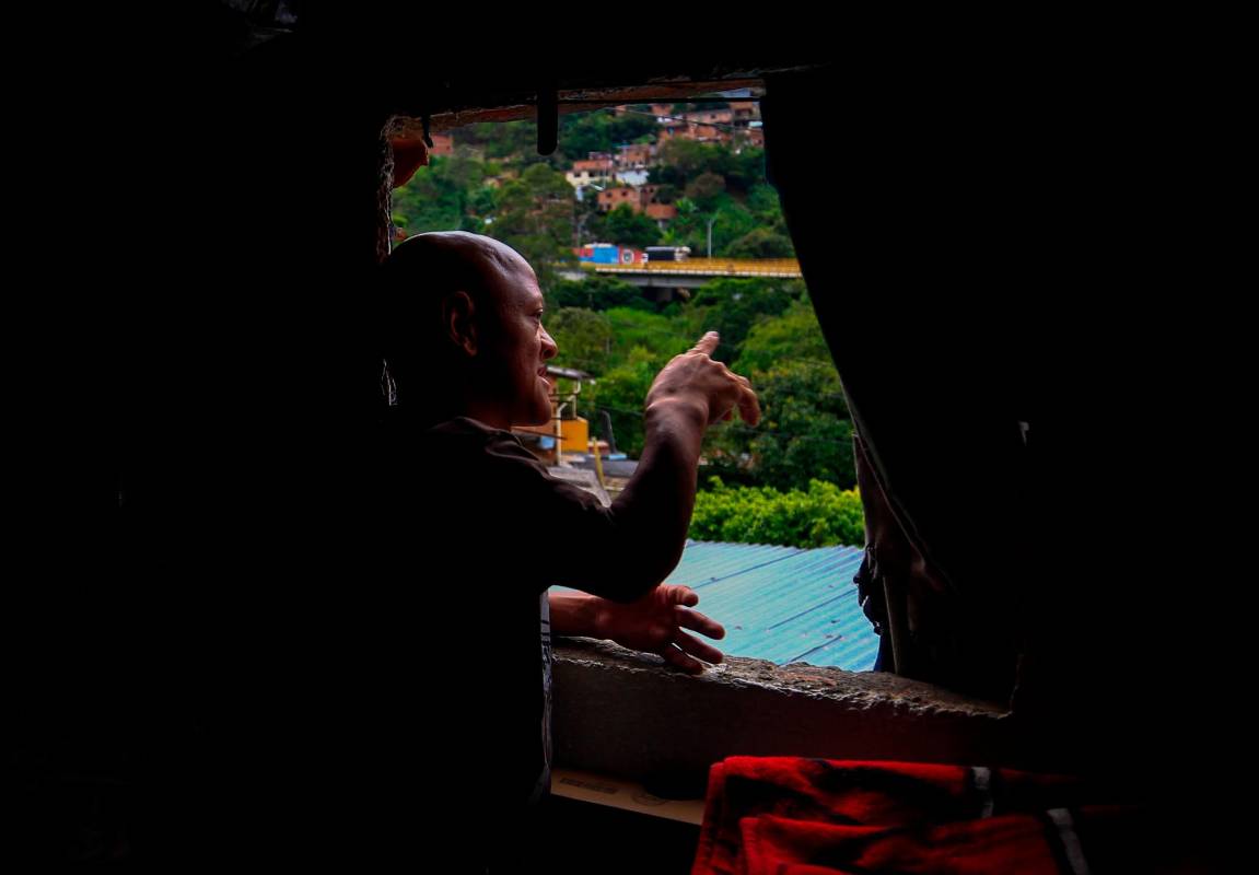 Luis Eduardo Rivera Rivera, reside en la comuna 13 de Medellín. Foto : Camilo Suárez Echeverry