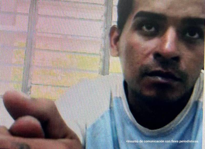 Dos hombres de 20 y 27 años señalados de asesinar a un habitante de calle en Medellín no aceptaron los cargos de homicidio agravado. FOTO: FISCALÍ