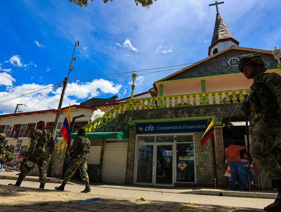 En las calles de Briceño reina desde hace varios años la zozobra por la guerra que libran al menos cuatro grupos armados. FOTO: MANUEL SALDARRIAGA