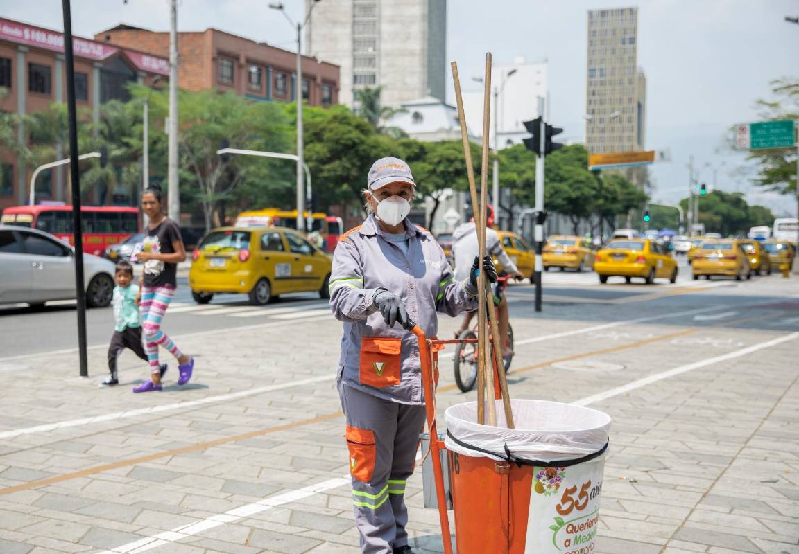 Los trabajadores opinan que es un “leve” aumento para suplir la gran cantidad de necesidades que tienen muchas familias colombianas. Foto : Camilo Suárez 