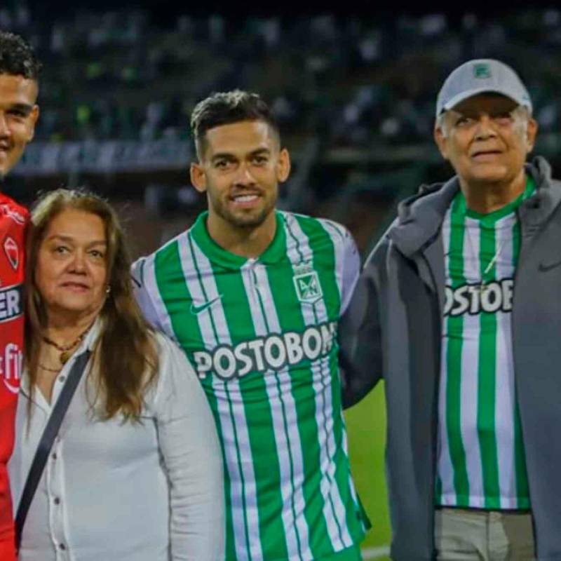 Andrés Felipe cuando militaba con Atlético Nacional, aparece en la foto con su hermano José Eduardo y su padre Adolfo Andrade, quien falleció este sábado en Cali. FOTO TOMADA INSTAGRAN PIPEANDRADE