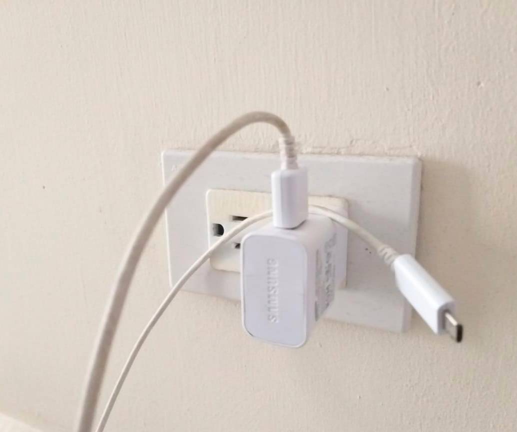 Después de dos años de estudio, la conclusión es que no hay mucha diferencia entre la carga rápida o lenta, el deterioro de la batería es muy similar. Foto EL COLOMBIANO. 