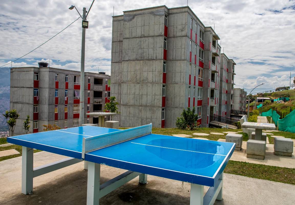 Según el ministro de vivienda, en Antioquia se deben vender este año 30.000 viviendas nuevas. Foto Juan Antonio Sánchez Ocampo