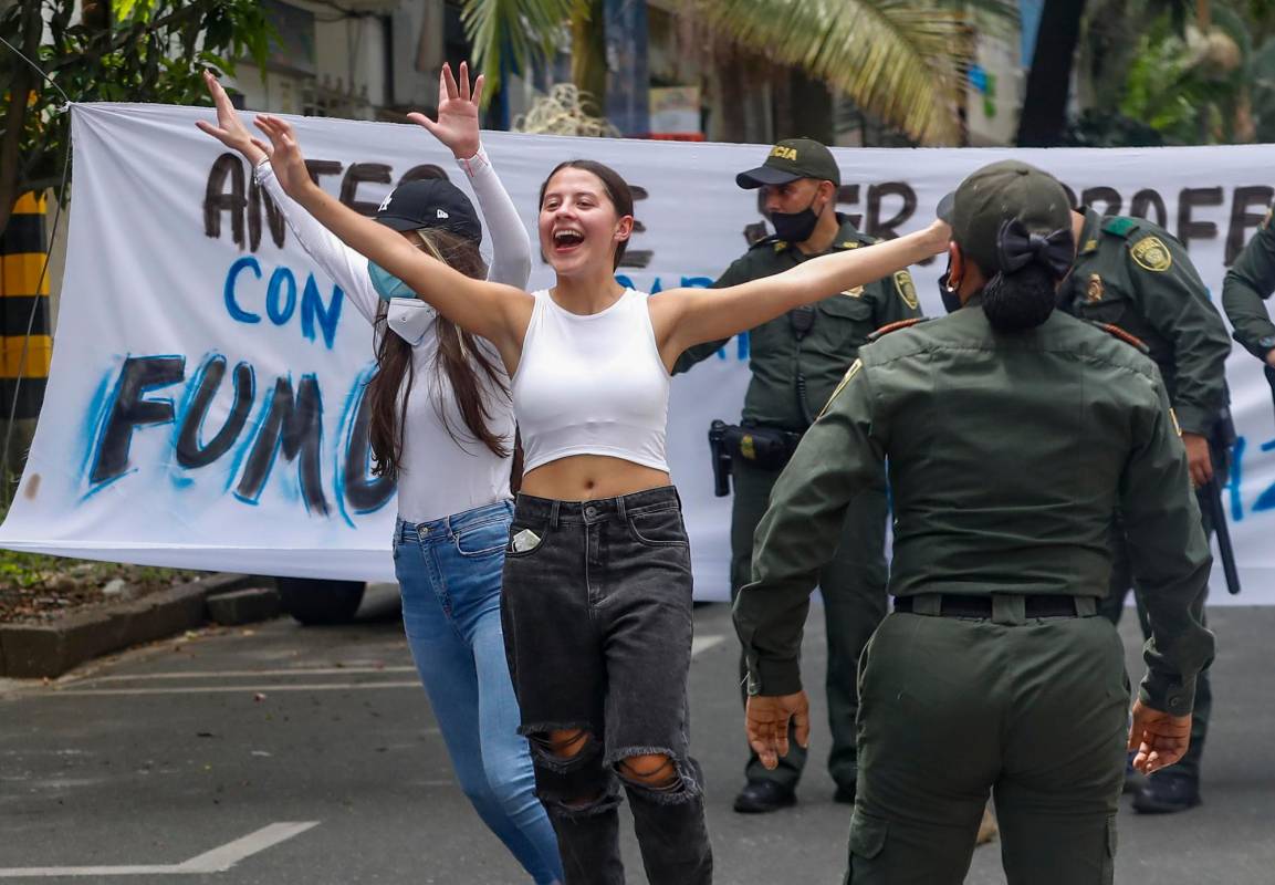 La alegría se reflejaba en las estudiantes cada que marcaba un gol. Foto Manuel Saldarriaga quintero.