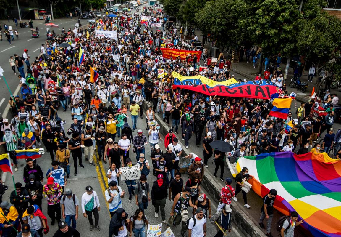 Con el paso de los marchantes se presentaron algunos colapsos vehiculares, tal como lo tenían previsto las autoridades. Foto: JULIO CÉSAR HERRERA