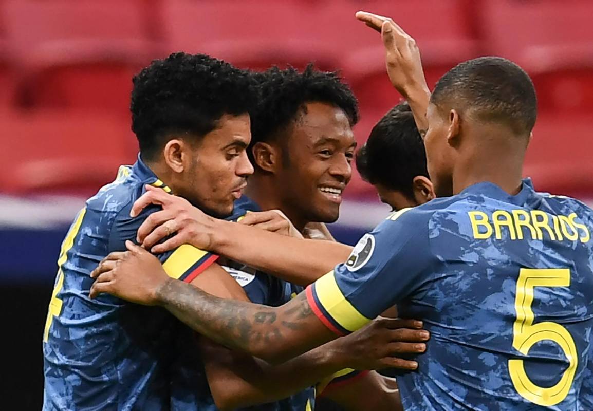 Díaz, Barrios y Cuadrado celebran el empate 1-1 ante Perú. FOTO: Joedson Alves