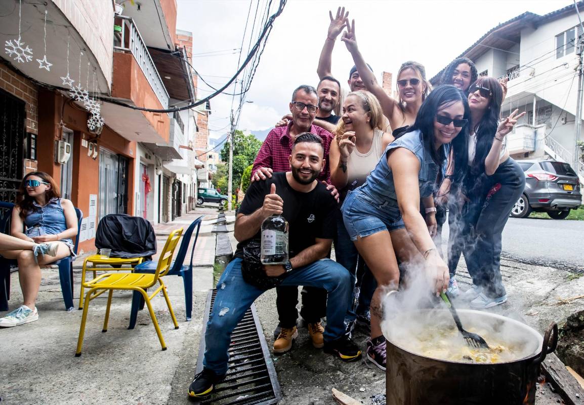 El sancocho no solo es comida, sino símbolo de comunidad. El 1° de enero, familias y amigos se reunieron para iniciar el año con esta tradición que mezcla sabor, unión y cultura. FOTO: Jaime Pérez