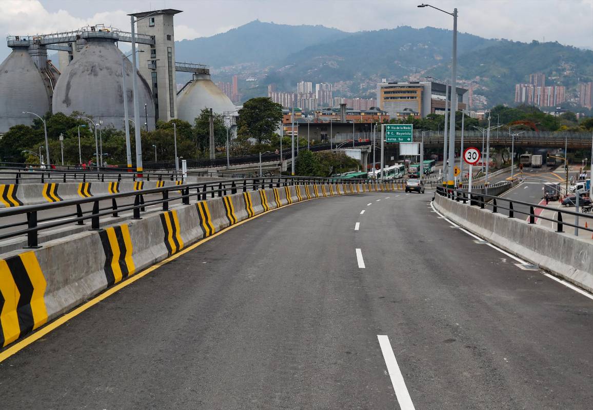 Está conformado por cinco puentes atravesando las avenidas Las Vegas, Regional y autopista Sur. Foto: Manuel Saldarriaga Quintero.