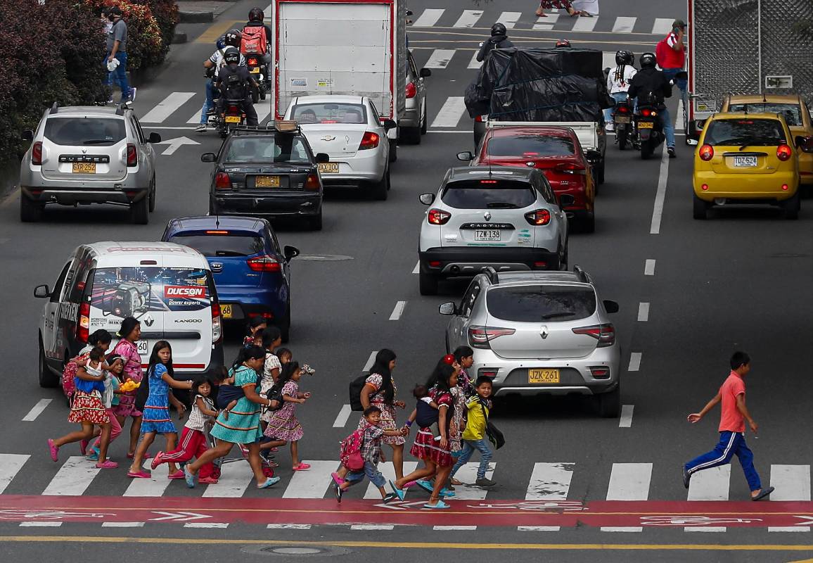 La Oriental es paso obligado entre Niquitao y los paraderos de buses que los indígenas utilizan para desplazarse a lo largo del Valle de Aburrá. Foto: MANUEL SALDARRIAGA QUINTERO.