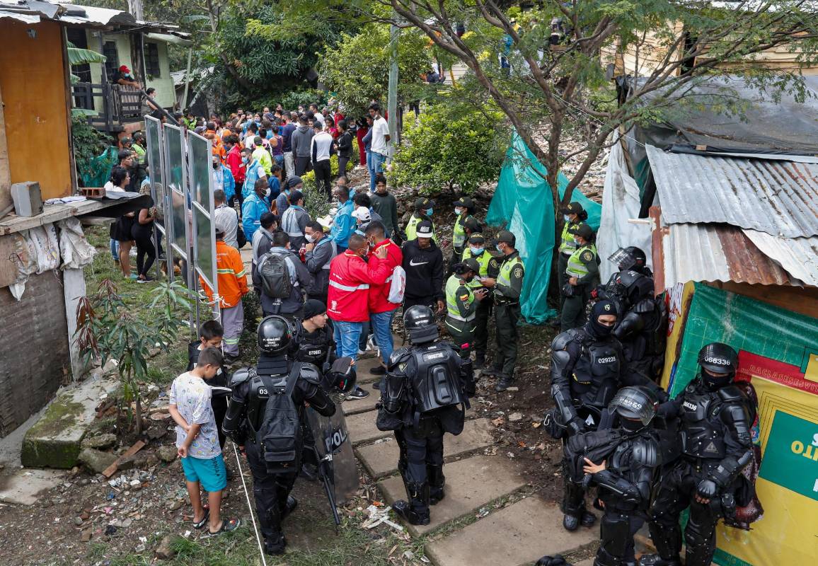 Esteban Restrepo, secretario de Gobierno de Medellín, precisó que el proceso, en el cual 100 construcciones serían derribadas, se tomaría ocho días. Aunque afirmó que habría garantías para los moradores. Foto: Manuel Saldarriaga Quintero