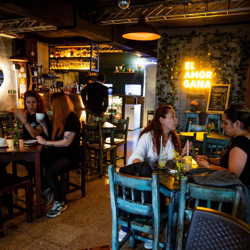 El gasto en restaurantes sigue presionando el alza del IPC en Colombia. FOTO Julio César Herrera