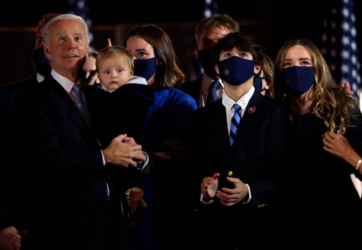 A su lado estuvo su familia con quienes recorrió varios estados durante la campaña. Foto: Getty Images