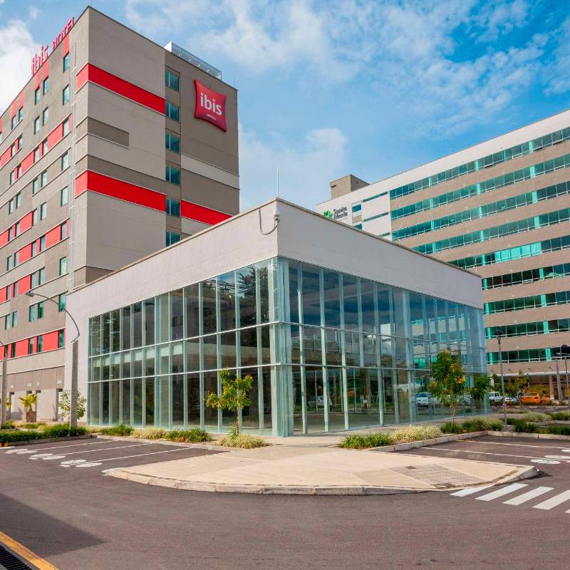 Centro Empresarial Santa María en Apartadó, un complejo de uso mixto con inversión de $63.000 millones que impulsa la consolidación empresarial y el desarrollo urbano en Urabá. FOTO suministrada por Burson