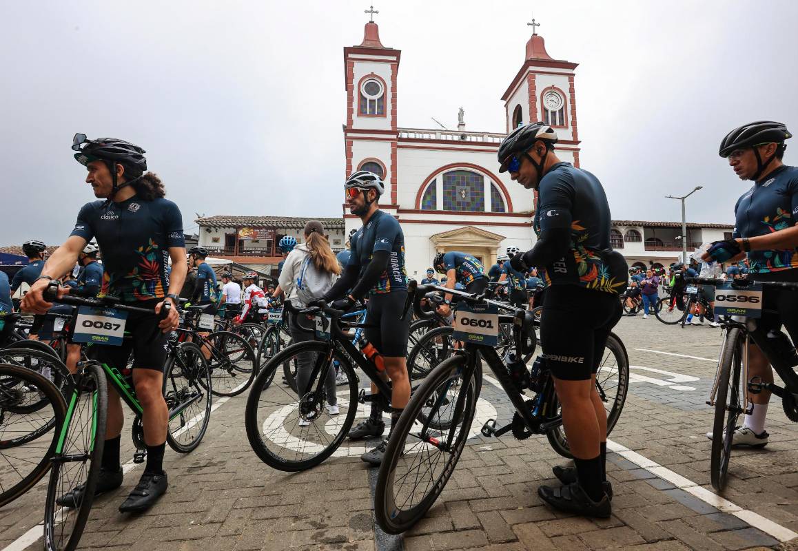 El municipio de la Unión le dio la bienvenida a los ciclistas. Foto: MANUEL SALDARRIAGA QUINTERO.