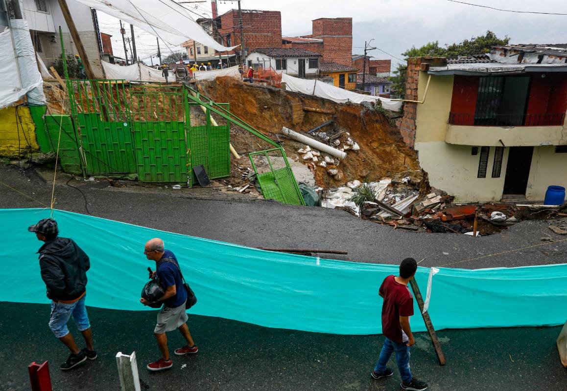 Una posible solución por el momento sería instalación de un puente militar. Foto: MANUEL SALDARRIAGA QUINTERO.