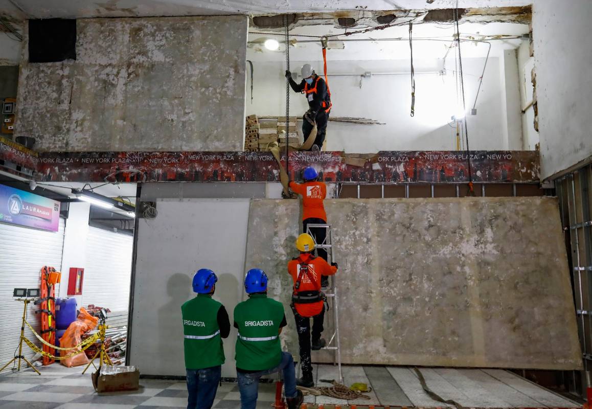 El mural tuvo que ser dividido en dos partes para su traslado: Foto Manuel Saldarriaga Quintero.