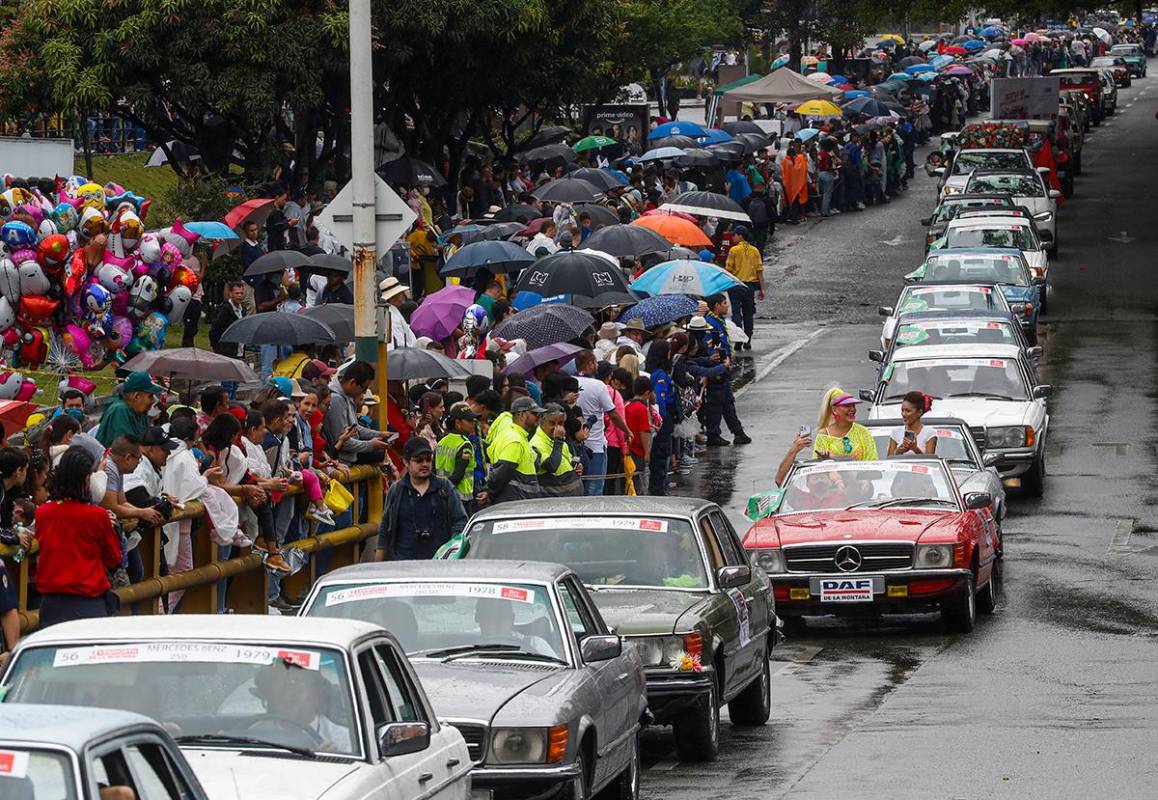El desfile es un Museo Itinerante donde autos de colección recorren y adornan las calles del Valle de Aburrá. Foto: Manuel Saldarriaga