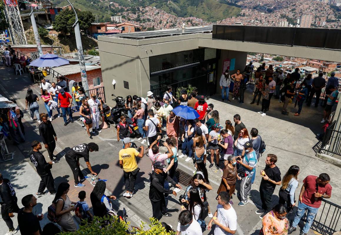Este barrio que resurgió de las cenizas para ser ejemplo de superación, por el alto número de visitantes se está saliendo de control. Foto: Manuel Saldarriaga Quintero.