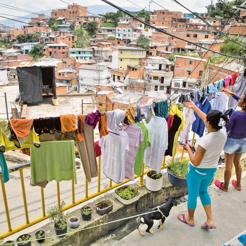Entrega de lavadoras por parte de la Alcaldía de Medellín