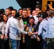 Una imagen controversial del acto de este sábado fue la presencia en tarima de los jefes de bandas del Valle de Aburrá, a los cuales Petro saludó.<b> </b>FOTO: EL COLOMBIANO