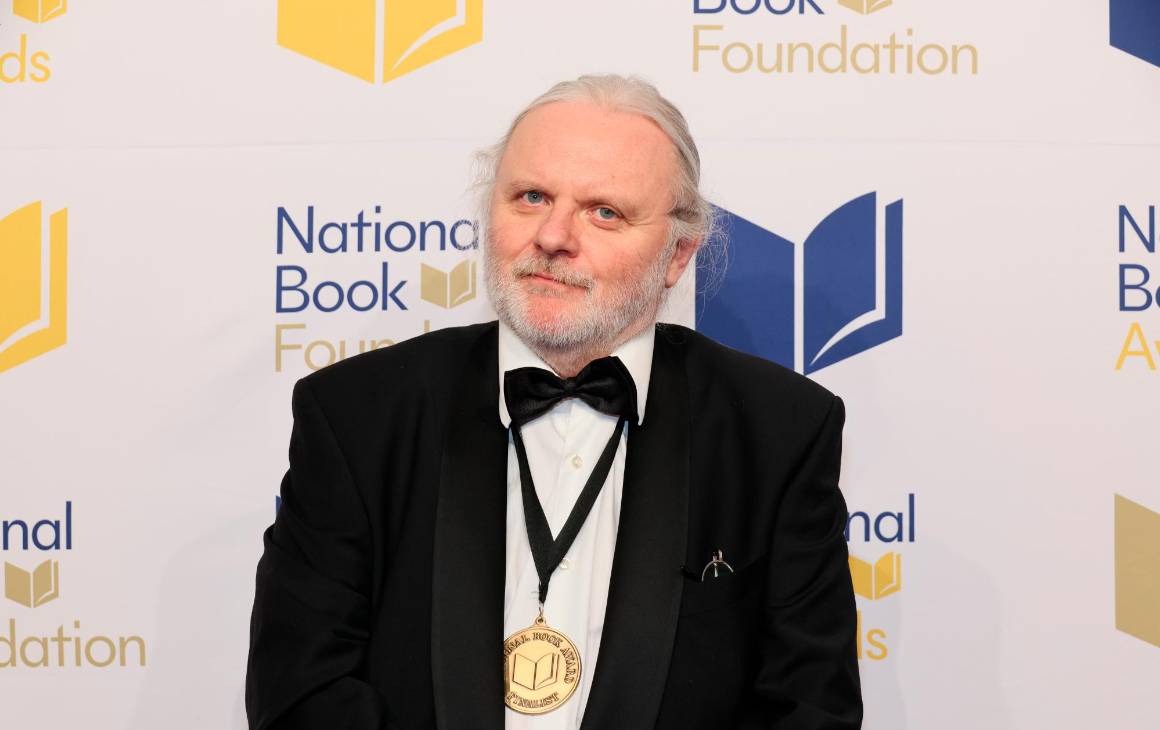 El dramaturgo Jon Fosse con la medalla del Premio Nobel de Literatura. Foto: GETTY