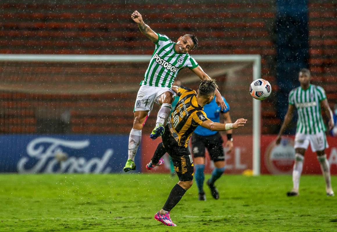 Vladimir Hernández sustituyó a Sebastián Gómez, los dos cumplieron un papel destacado durante el partido. FOTO JUAN ANTONIO SÁNCHEZ OCAMPO 