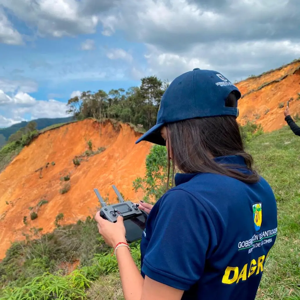El Dagran realizó el monitoreo de la zona donde ocurrió el deslizamiento, apoyado en sobrevuelos con dron. FOTO DAGRAN