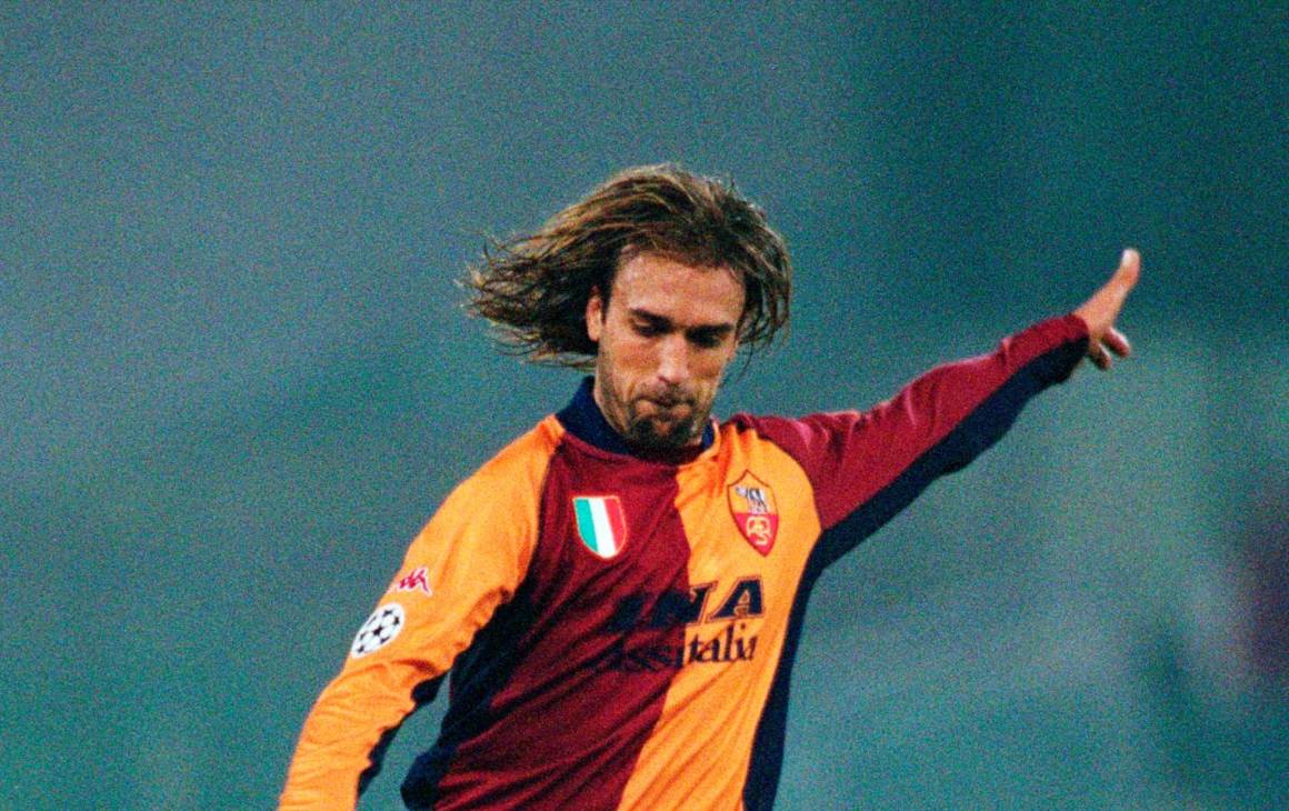 Batistuta dijo en una entrevista que después de 17 años de carrera y varias lesiones empezó a sufrir dolores insoportables en las piernas. Foto: Getty