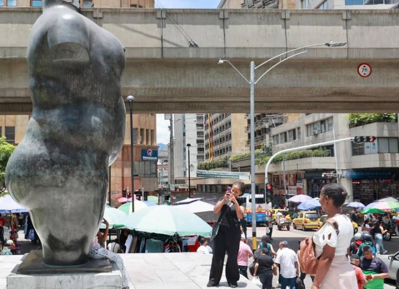 40 años después, la Gorda sigue siendo punto de referencia de la ciudad e incluso visita obligada para algunos que incluso se toman una foto con ella. FOTO: Manuel Saldarriaga.
