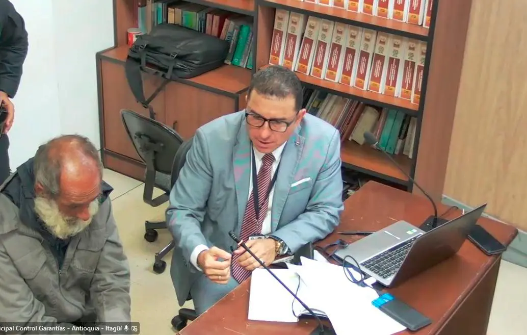 William de Jesús Cadavid, de 67 años, fue presentado en audiencia ante el juez de control de garantías en la tarde de este jueves. FOTO: TOMADA DE VIDEO