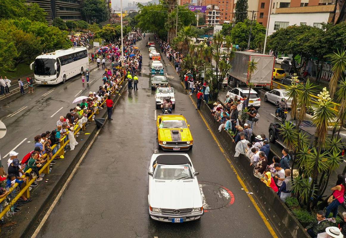 Este año fueron casi 19 kilómetros de recorrido. Salieron desde la sede de EL COLOMBIANO a las 10:30 a.m. Foto: Manuel Saldarriaga