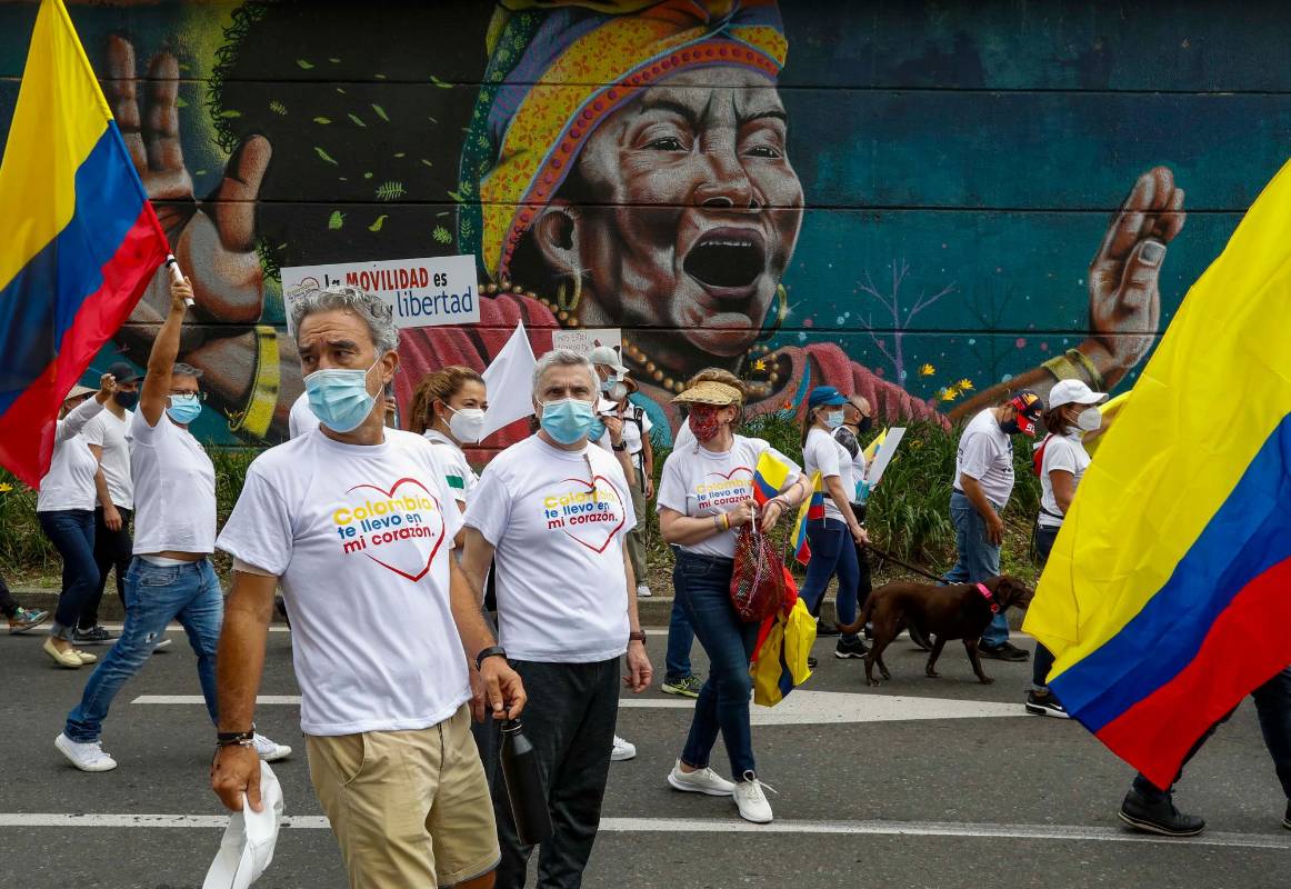 Una iniciativa ciudadana, conocida como “Colombia te llevo en el corazón”, convocó este domingo a una marcha pacífica en Medellín. Foto: Manuel Saldarriaga Quintero.