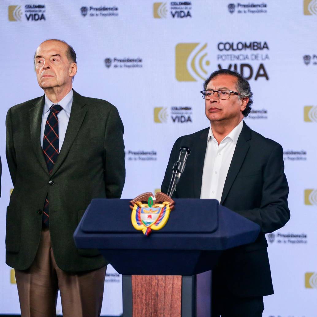 El suspendido canciller Álvaro Leyva y el presidente Gustavo Petro. FOTO: Colprensa