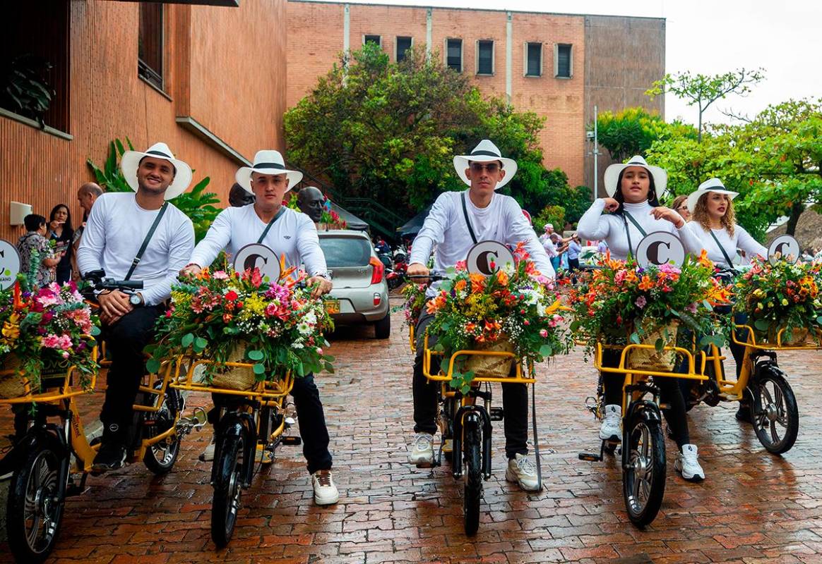 Algunos participantes realizarán el recorrido en bicicletas adornadas con flores