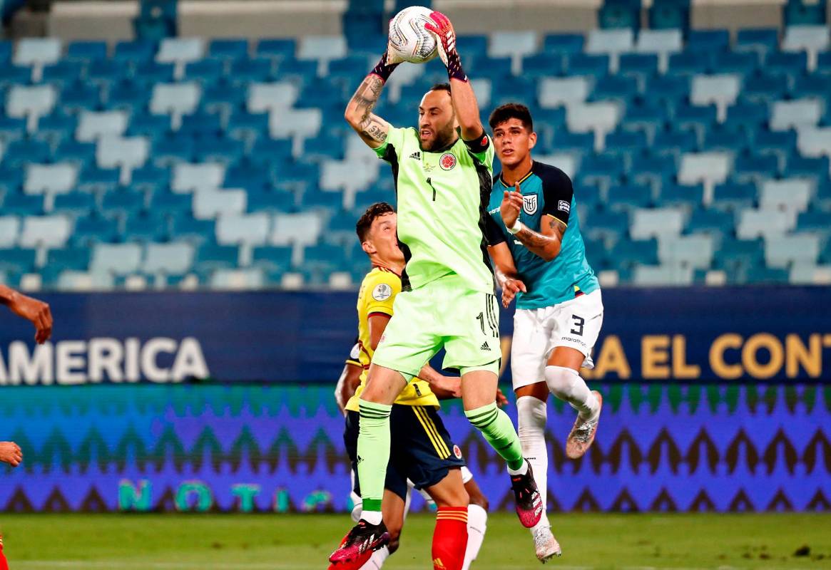 El arquero antioqueño David Ospina estuvo seguro en su arco y logró mantener su valla invicta, fue uno de los destacados del compromiso. FOTO EFE 