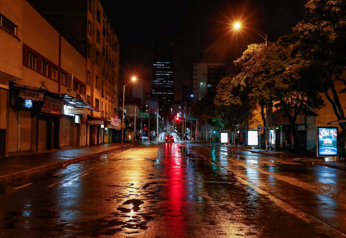 Ley seca (prohibición de ingerir licor) en los mismos horarios y los mismos días del toque de queda. Foto: Manuel Saldarriaga Quintero.