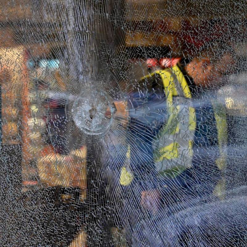 En el supermercado donde se resguardó el presunto responsable, con varios rehenes, hubo disparos. FOTO AFP.